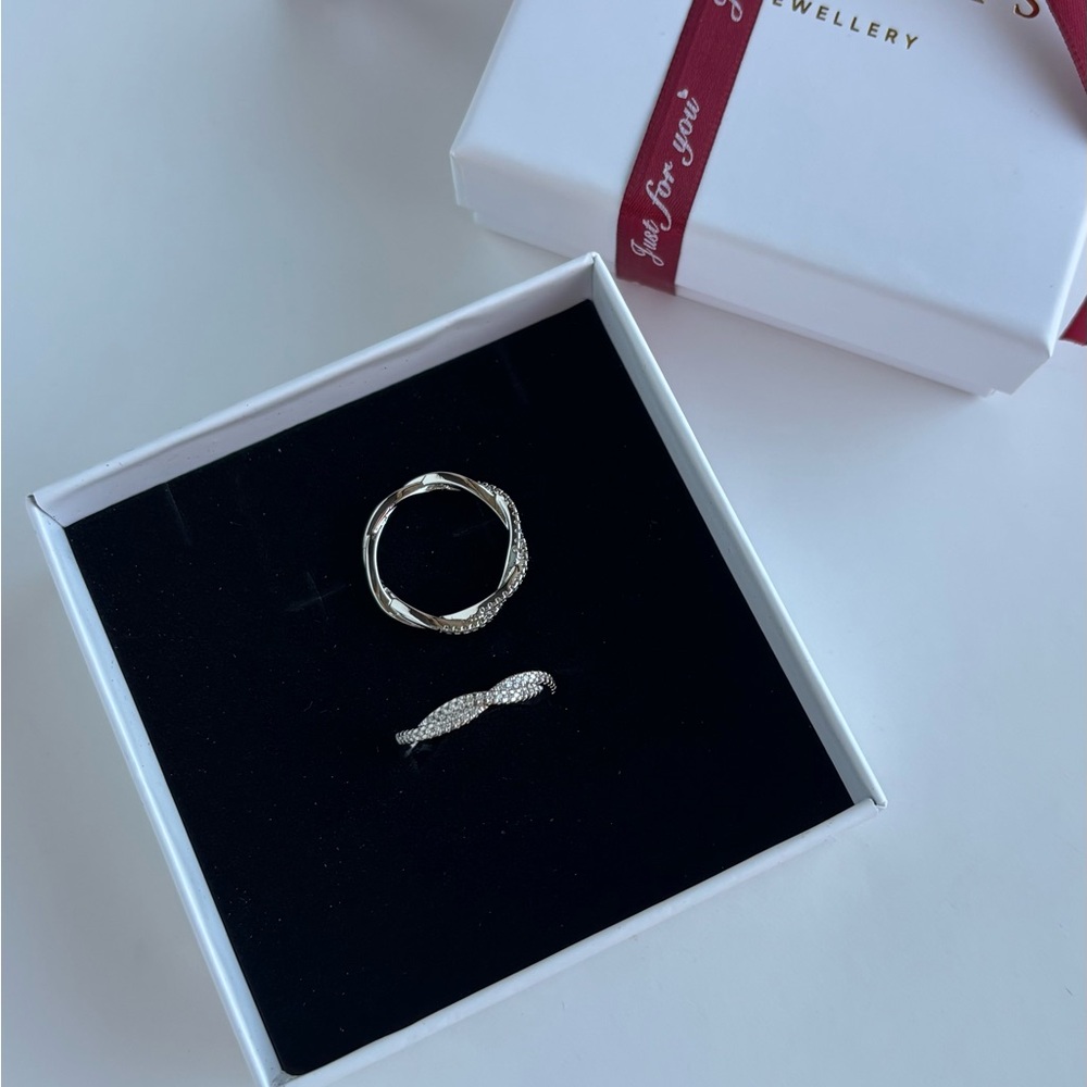 969 Elegant Silver Cubic Zirconia Ring
